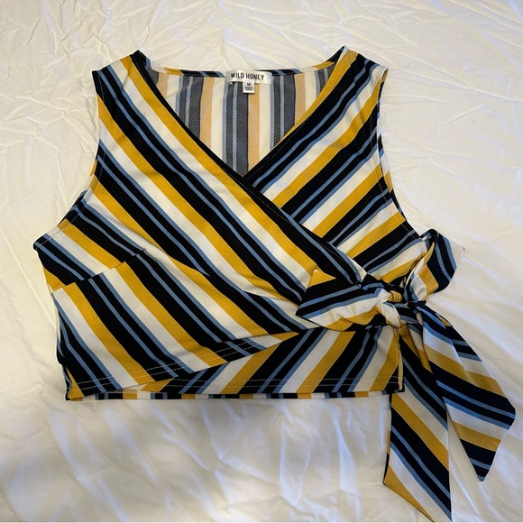 Adorable Wrap Crop Top - size M - Picture 1 of 5